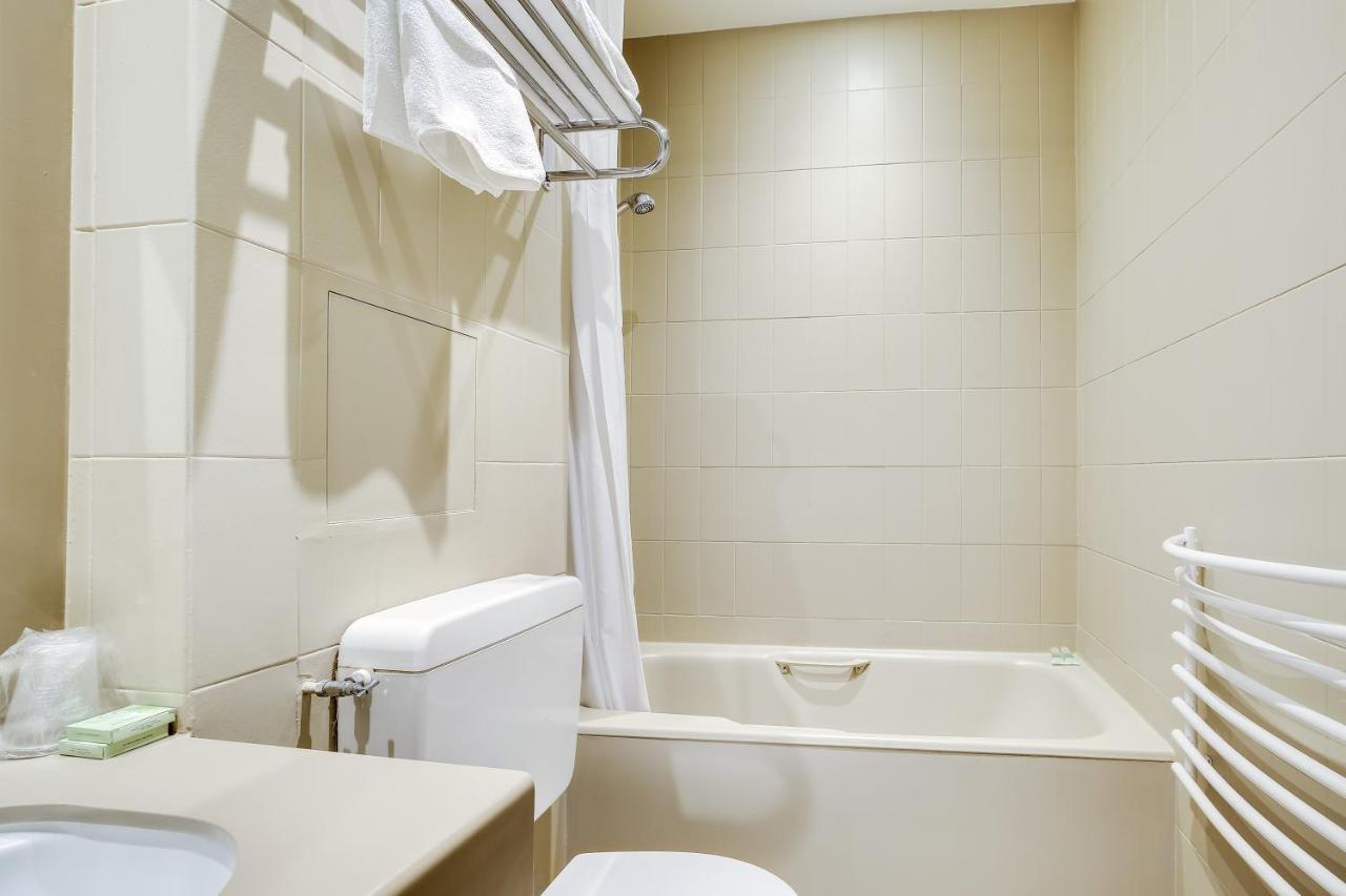 Hotel Des Arts Rueil-Malmaison Εξωτερικό φωτογραφία